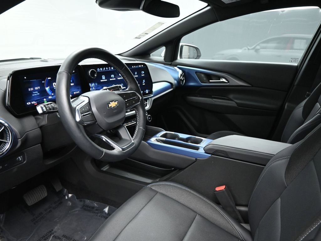 Used 2025 Chevrolet Equinox EV LT w/ Convenience Package image 7