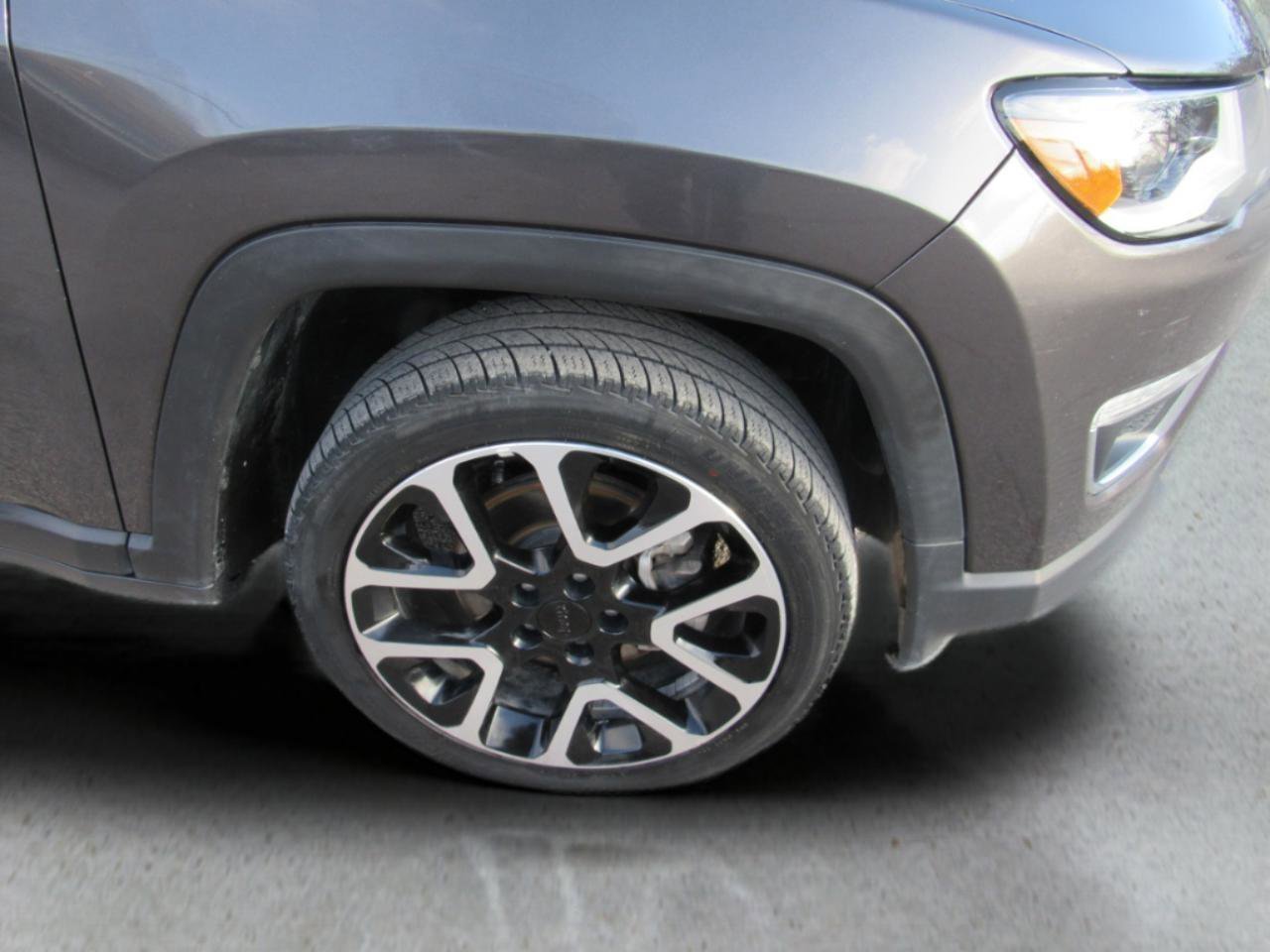 Used 2021 Jeep Compass Limited w/ Sun and Sound Group image 43