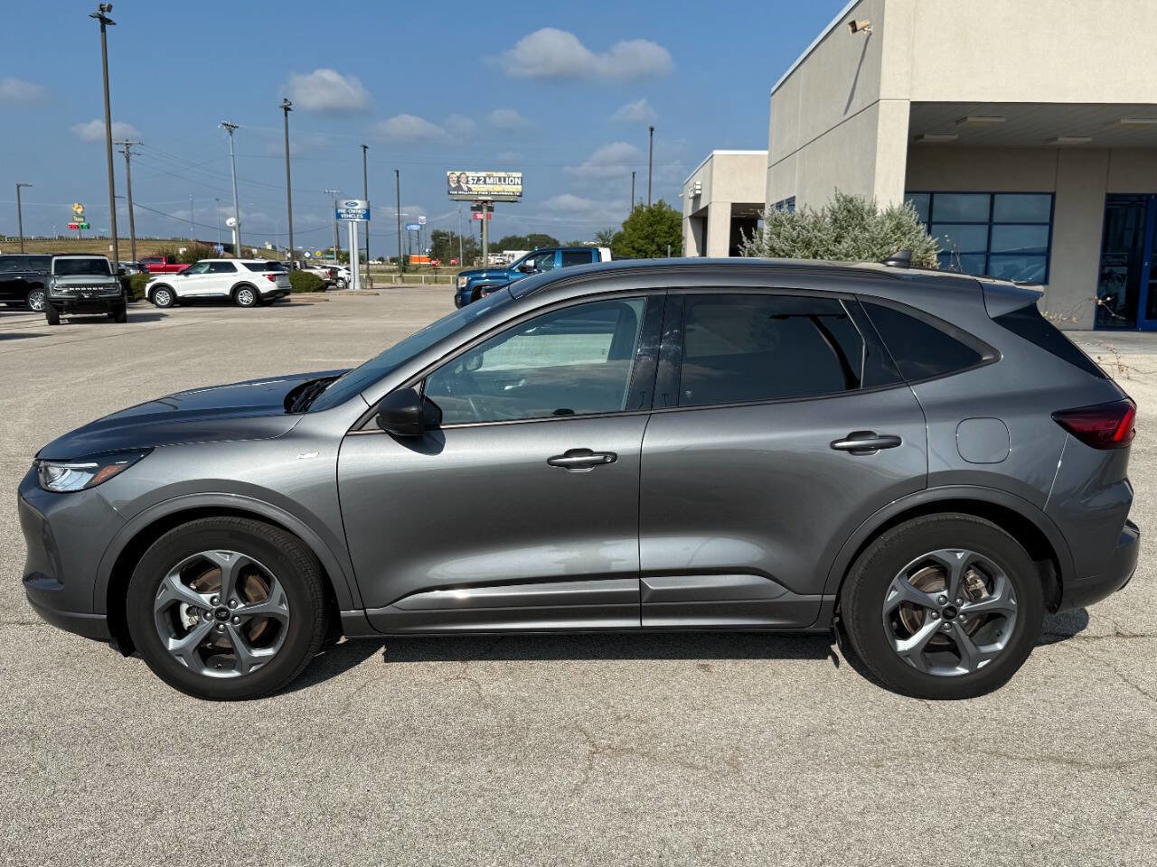 Used 2024 Ford Escape ST-Line w/ Tech Pack #1 FWD image 2