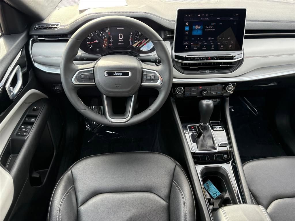 Used 2025 Jeep Compass Limited AWD/4WD image 19