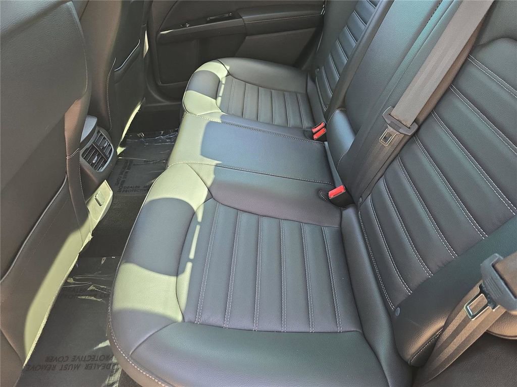 Used 2016 Ford Fusion SE w/ Equipment Group 202A FWD image 12