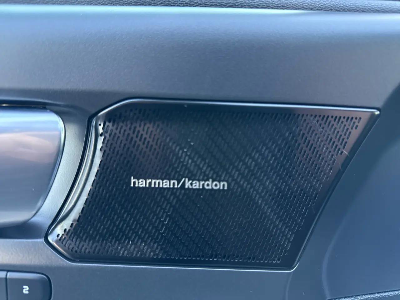 Used 2021 Volvo XC40 P8 Recharge w/ Climate Package image 19