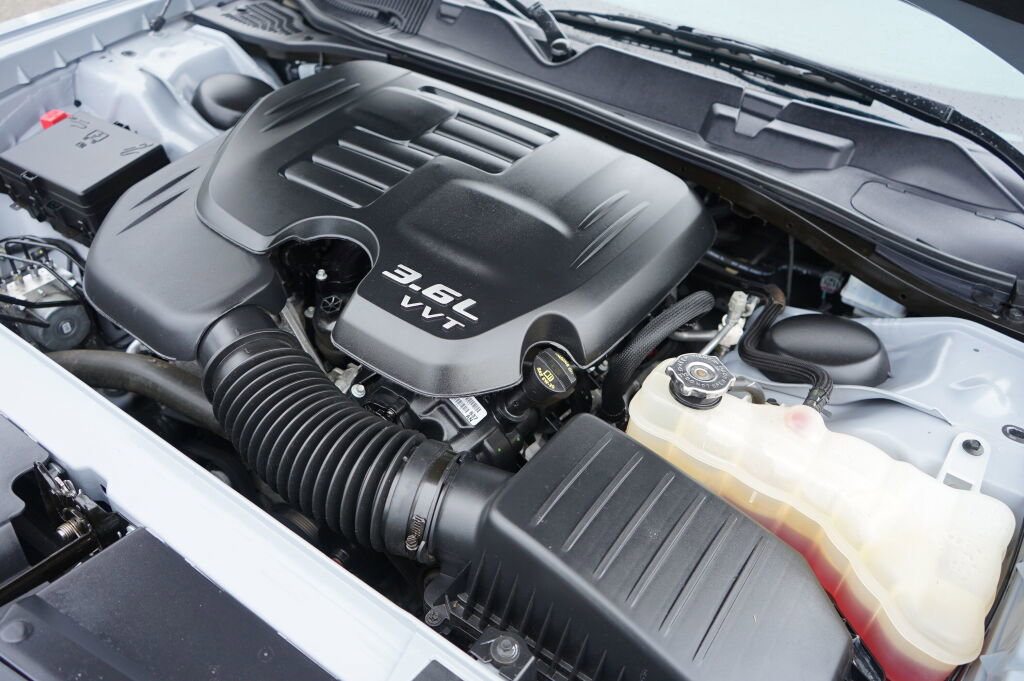 Used 2022 Dodge Challenger SXT w/ Blacktop Package image 9