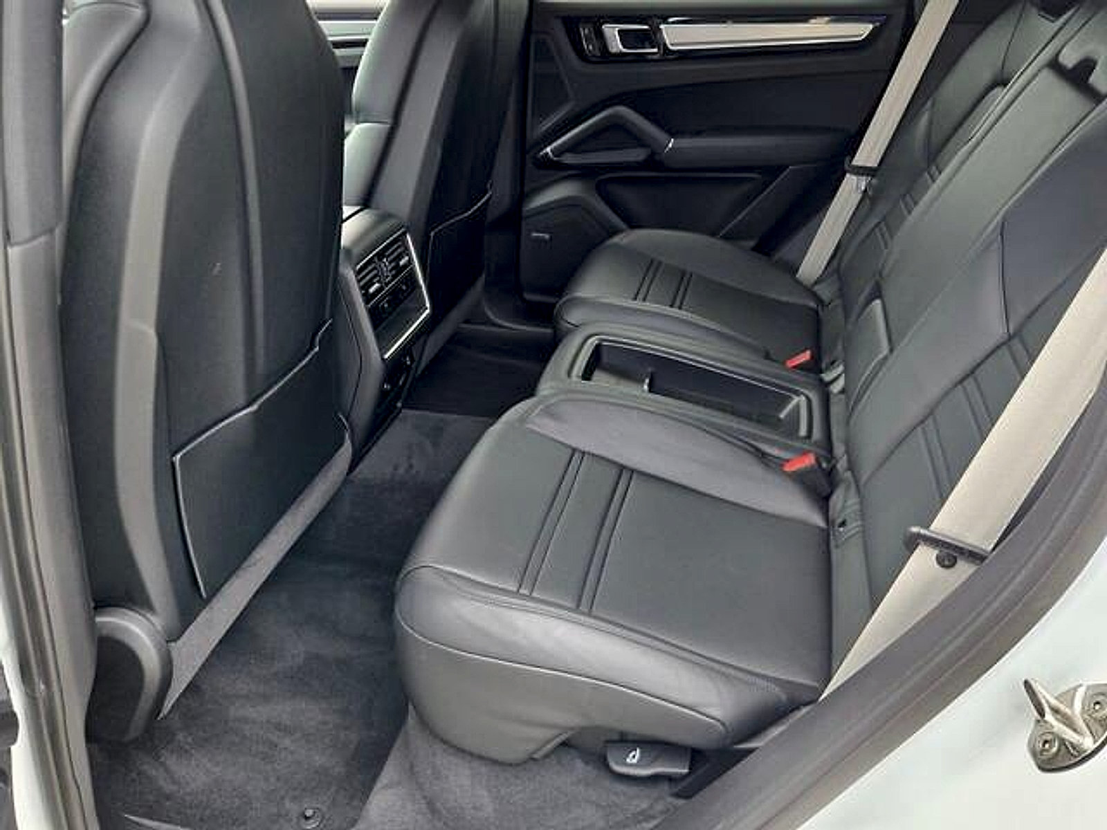 Used 2022 Porsche Cayenne Platinum Edition AWD/4WD image 11