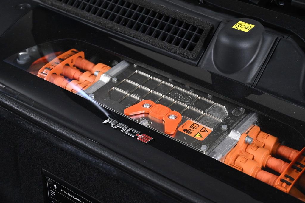 Used 2024 Ferrari SF90 Spider image 26