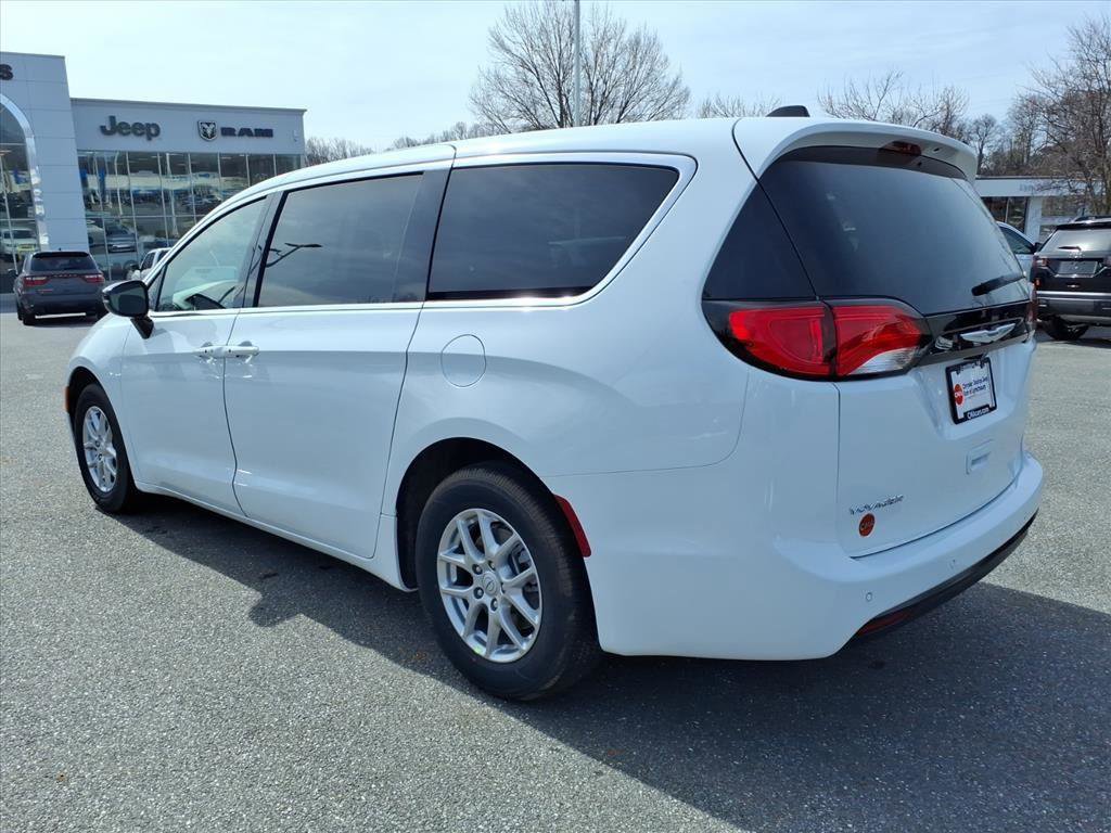 New 2026 Chrysler Voyager LX image 8