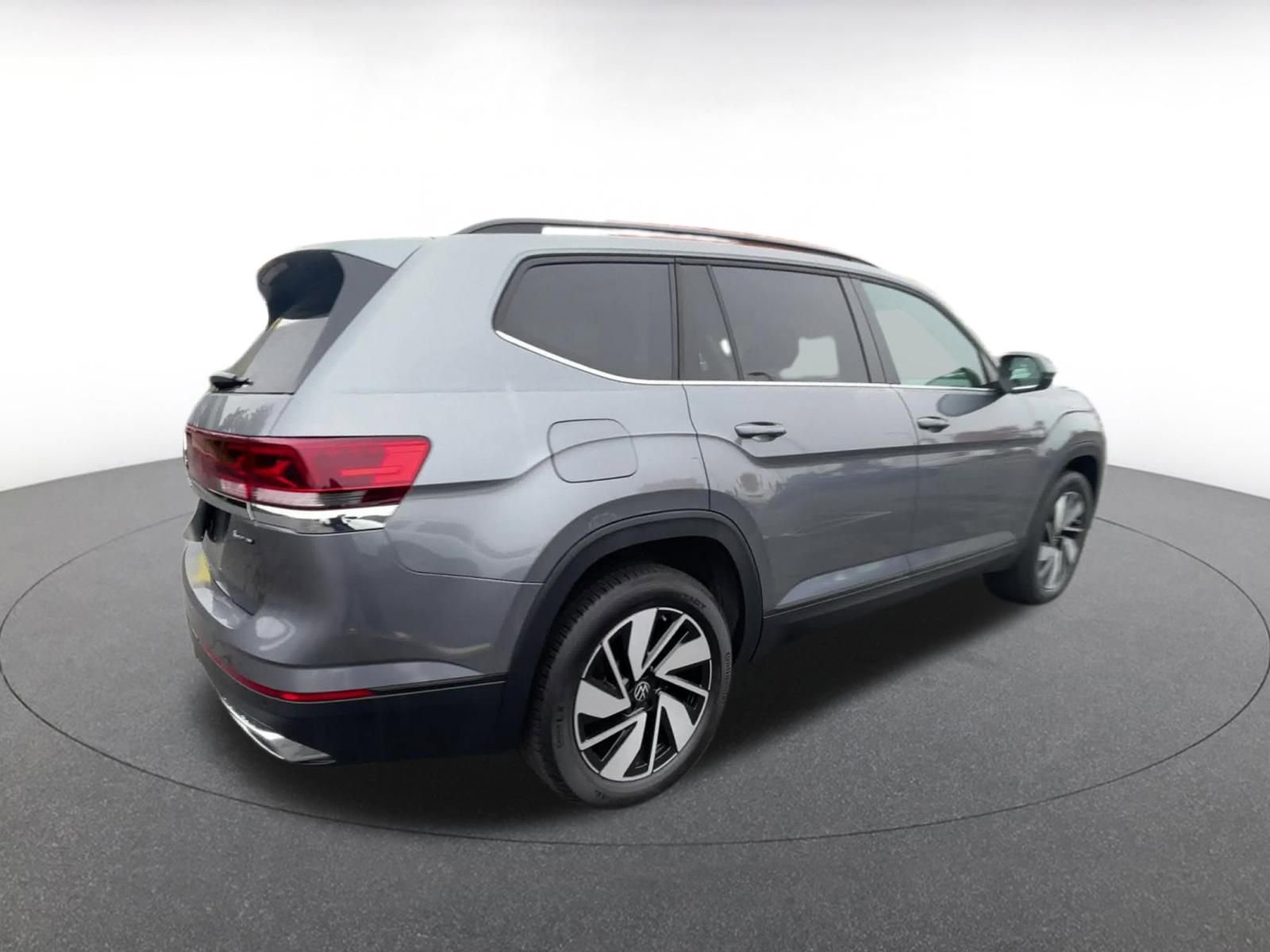 Used 2025 Volkswagen Atlas SE image 15