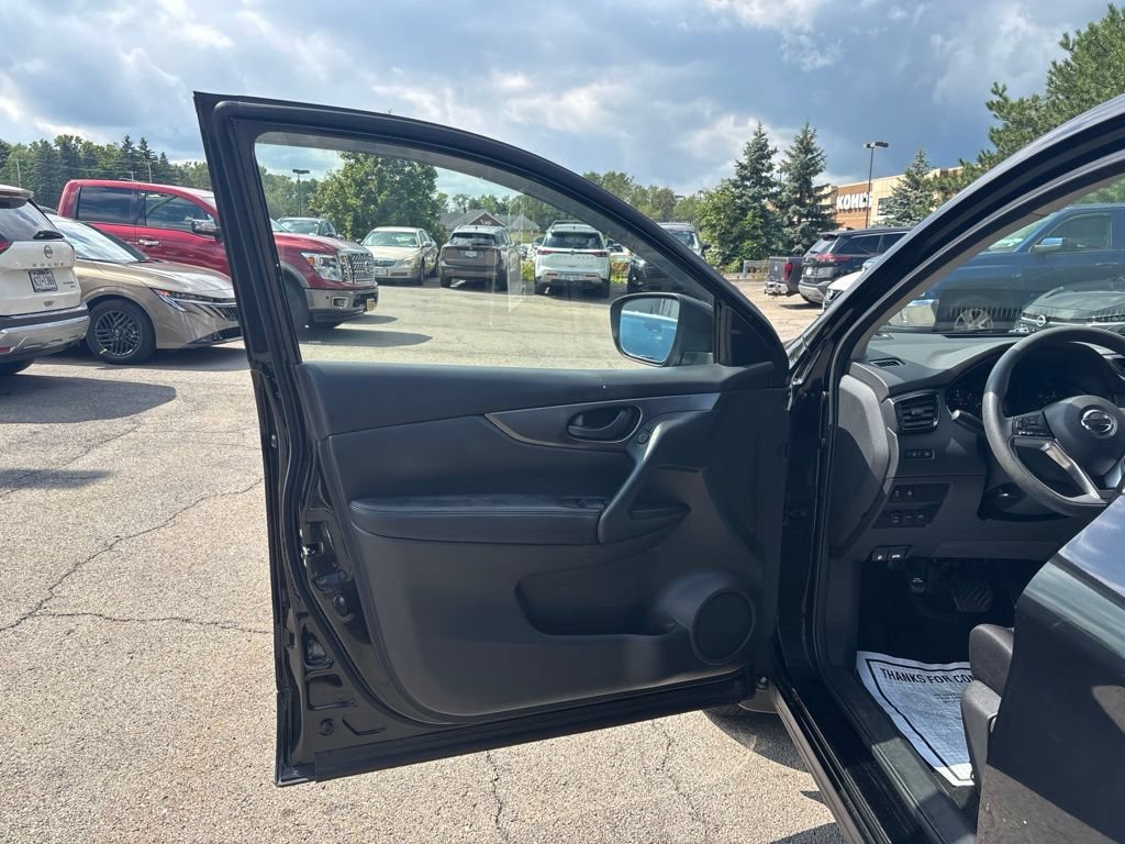 Used 2020 Nissan Rogue Sport S w/ Appearance Package AWD/4WD image 16