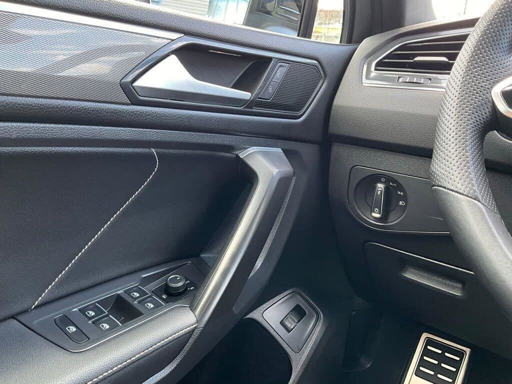 Used 2022 Volkswagen Tiguan SE R-Line image 23