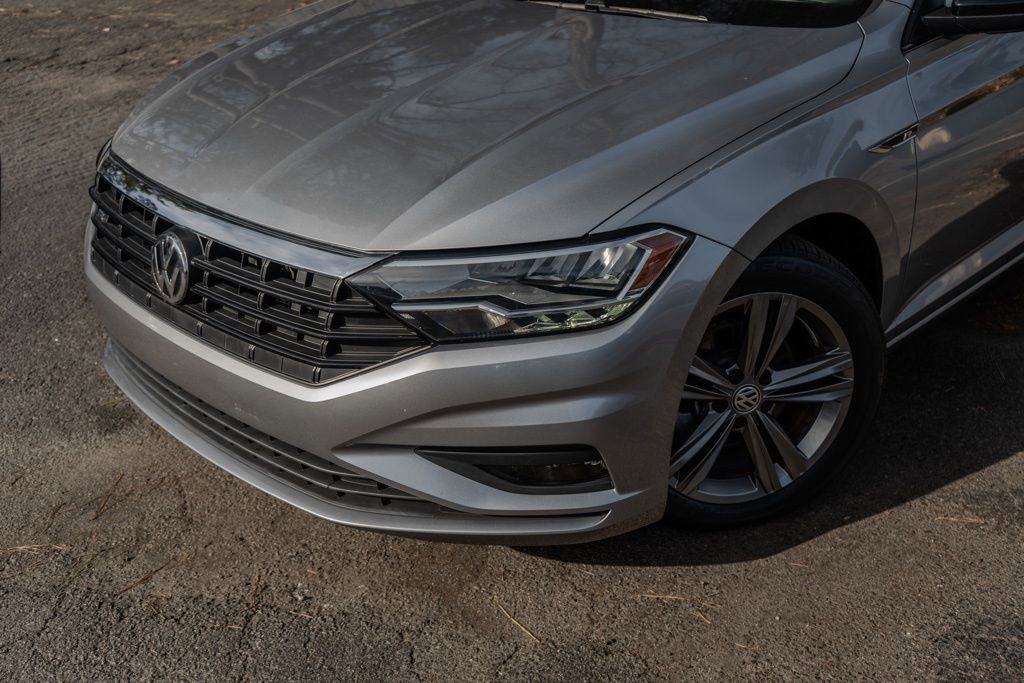 Used 2021 Volkswagen Jetta R-Line w/ R-Line Cold Weather Package image 2