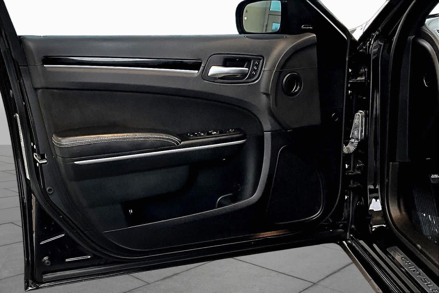 Used 2023 Chrysler 300 C RWD image 22