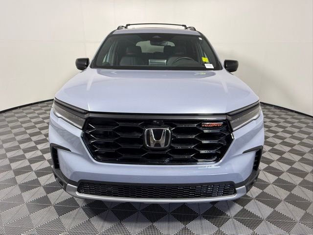 Used 2025 Honda Pilot TrailSport image 9