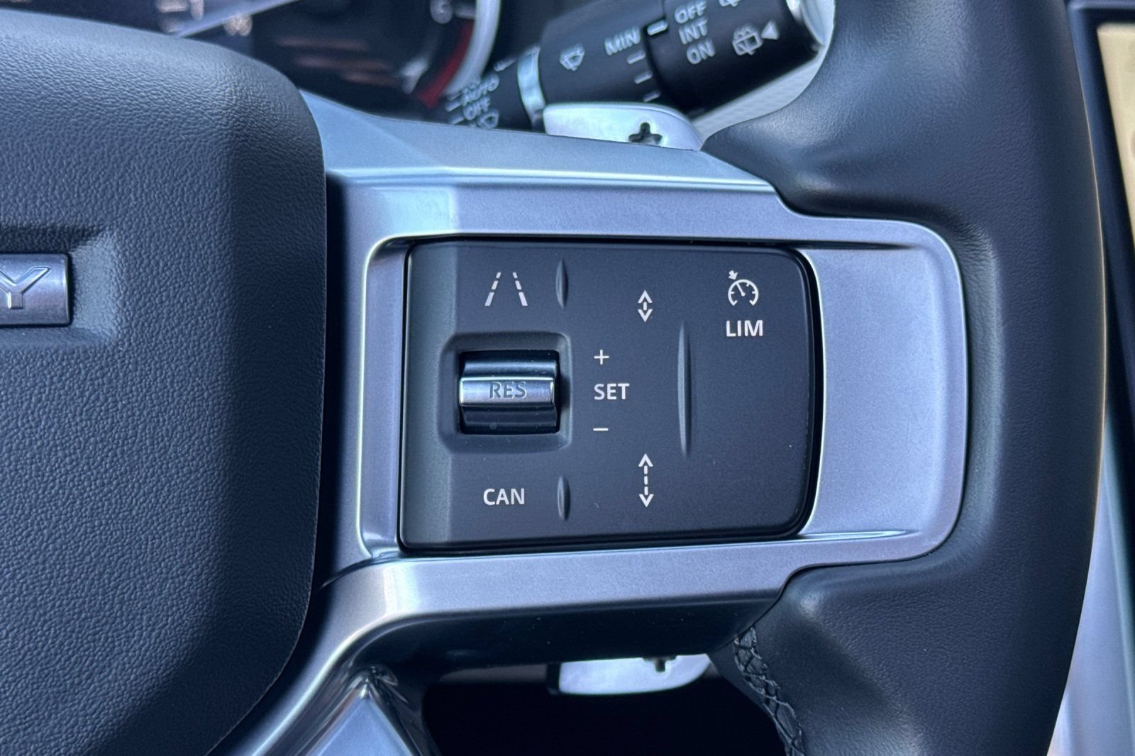 Certified 2023 Land Rover Discovery S R-Dynamic AWD/4WD image 29