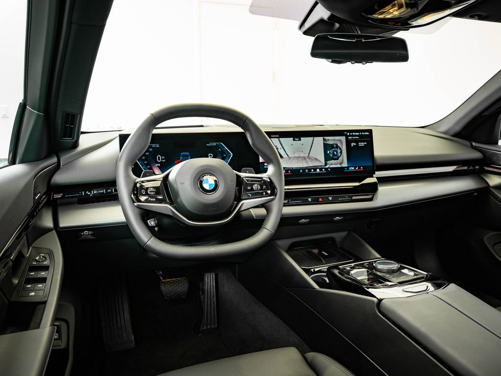 Certified 2025 BMW 530i xDrive AWD/4WD image 33