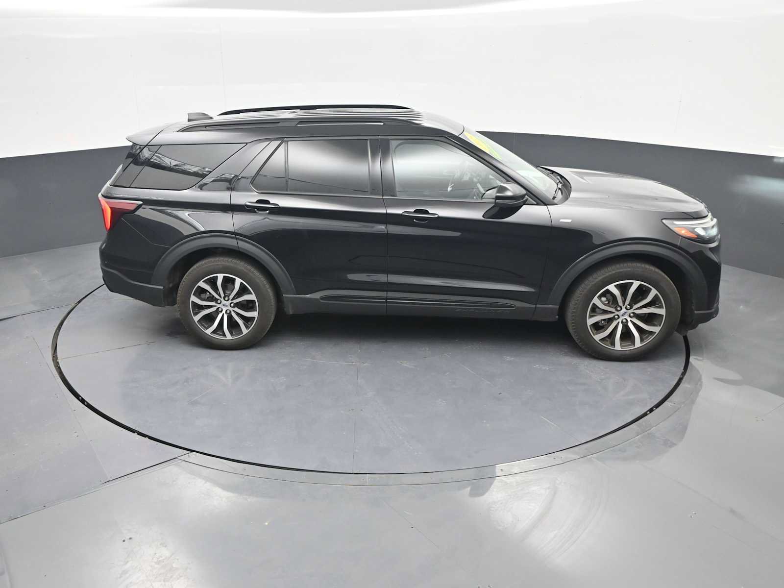 Used 2025 Ford Explorer ST-Line AWD/4WD image 94