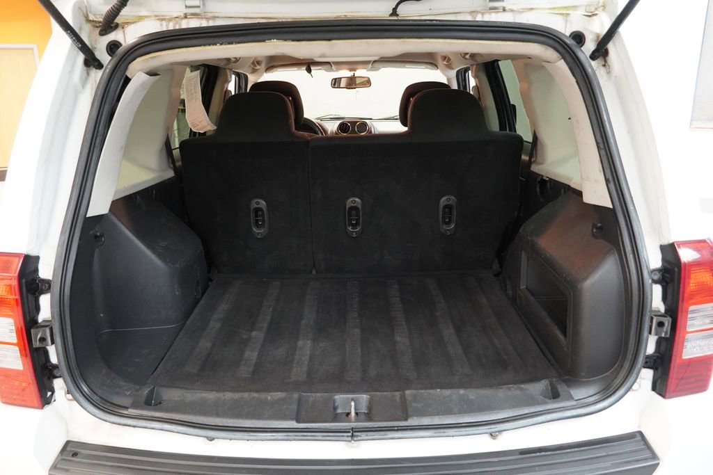 Used 2014 Jeep Patriot Latitude image 12