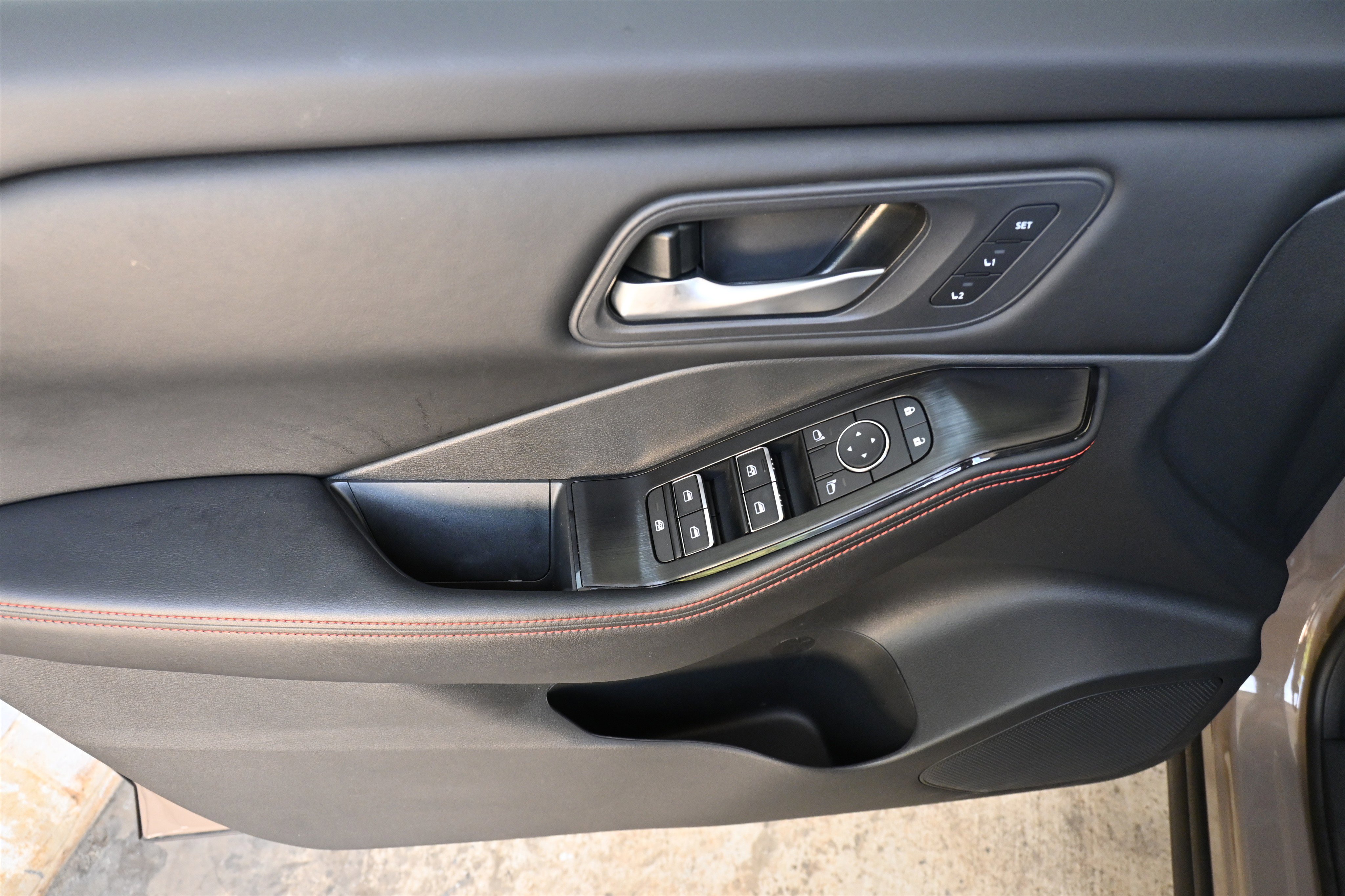 Used 2025 Nissan Rogue SV w/ Rock Creek Premium Package image 15