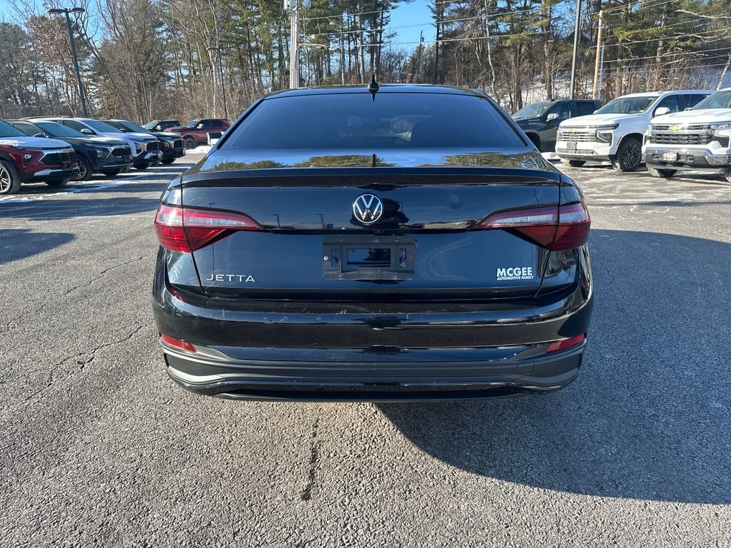 Used 2023 Volkswagen Jetta Sport image 3