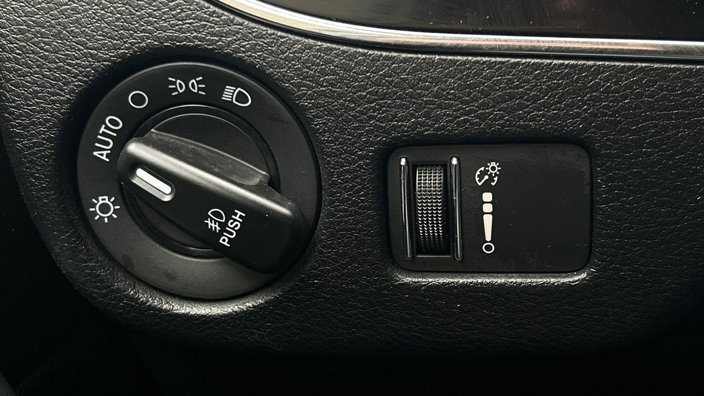 Used 2019 Dodge Grand Caravan SE FWD image 23