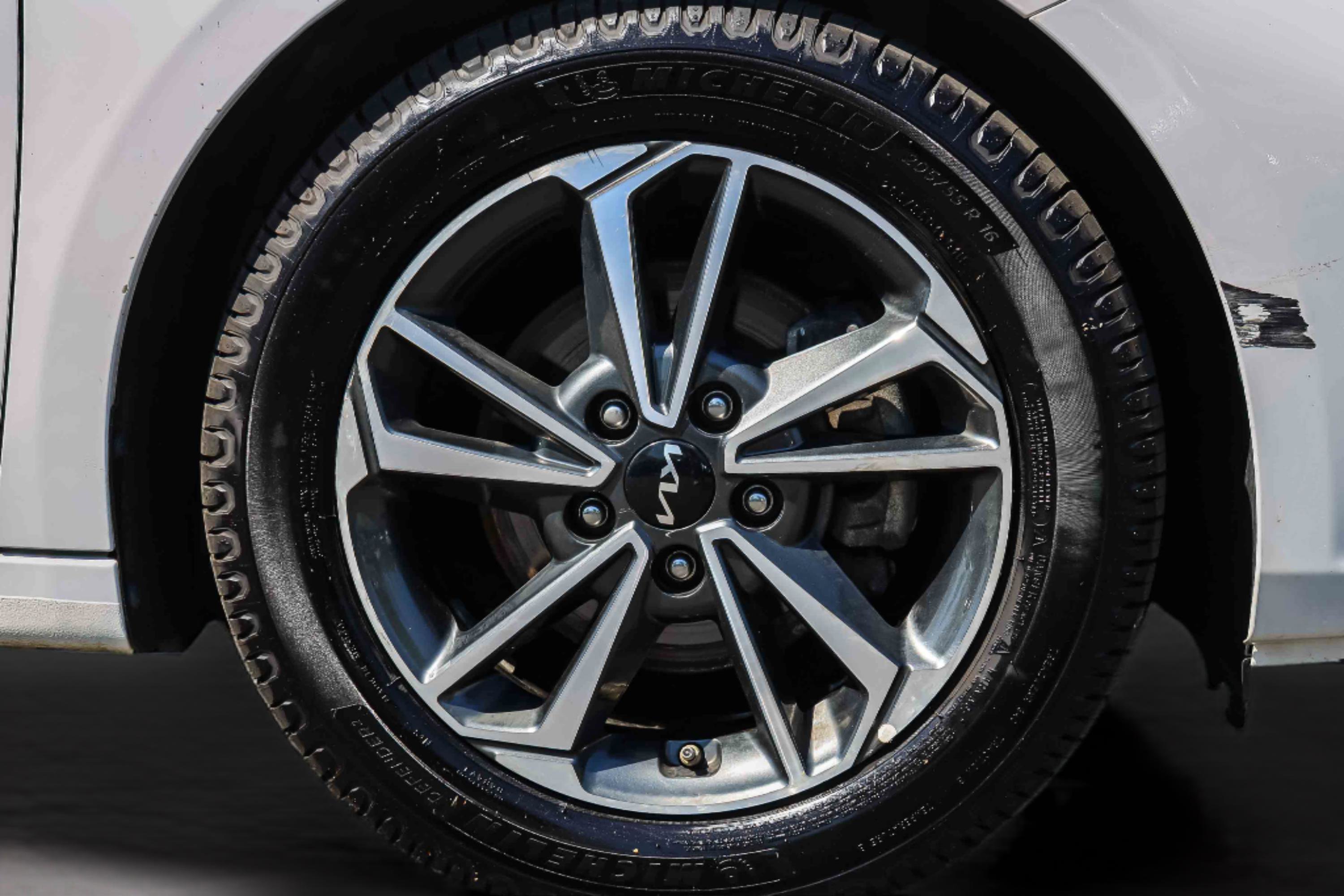 Certified 2023 Kia Forte LXS w/ LXS Technology Package FWD image 26