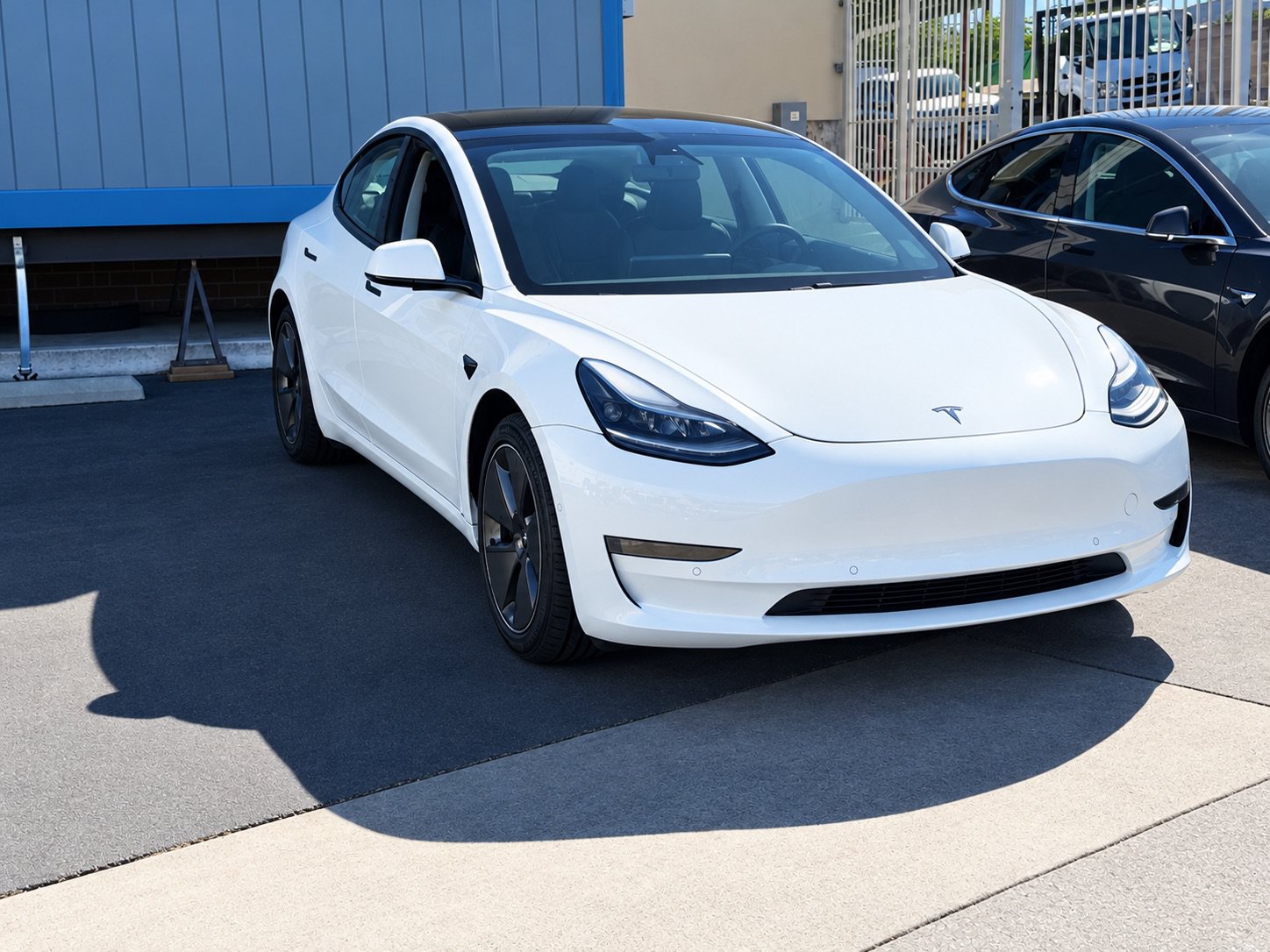 Used 2021 Tesla Model 3 Standard Range Plus RWD image 1