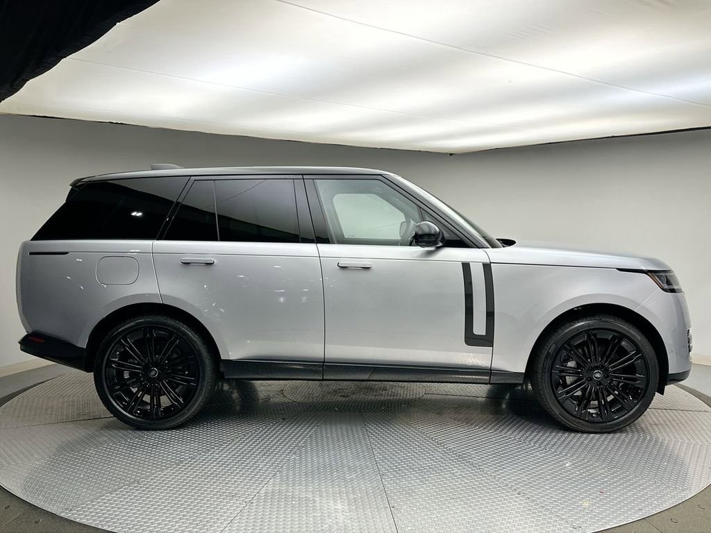 New 2025 Land Rover Range Rover SE image 4