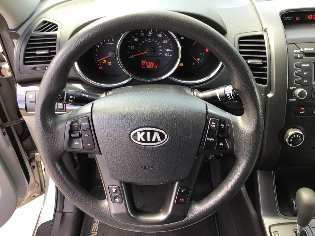 Used 2013 Kia Sorento LX w/ Third Row Pkg image 17