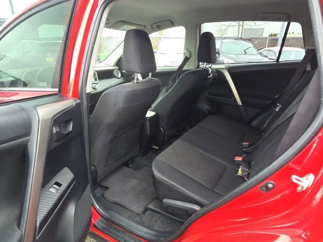 Used 2015 Toyota RAV4 LE image 14