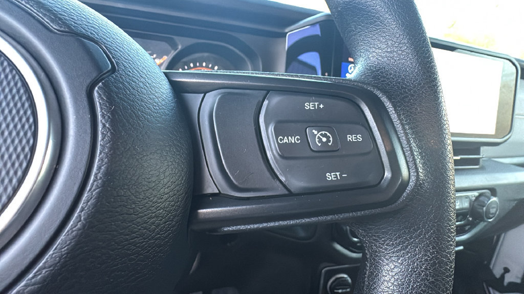Used 2025 Jeep Wrangler Sport AWD/4WD image 21