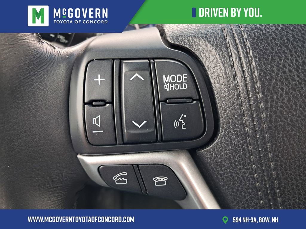 Used 2015 Toyota Sienna XLE w/ XLE Navigation Package FWD image 21