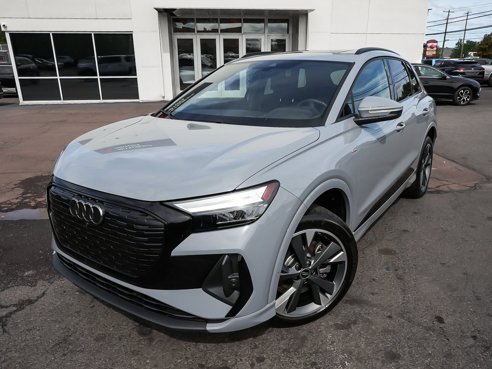 Used 2023 Audi Q4 e-tron Premium Plus w/ Premium Plus AWD/4WD image 8