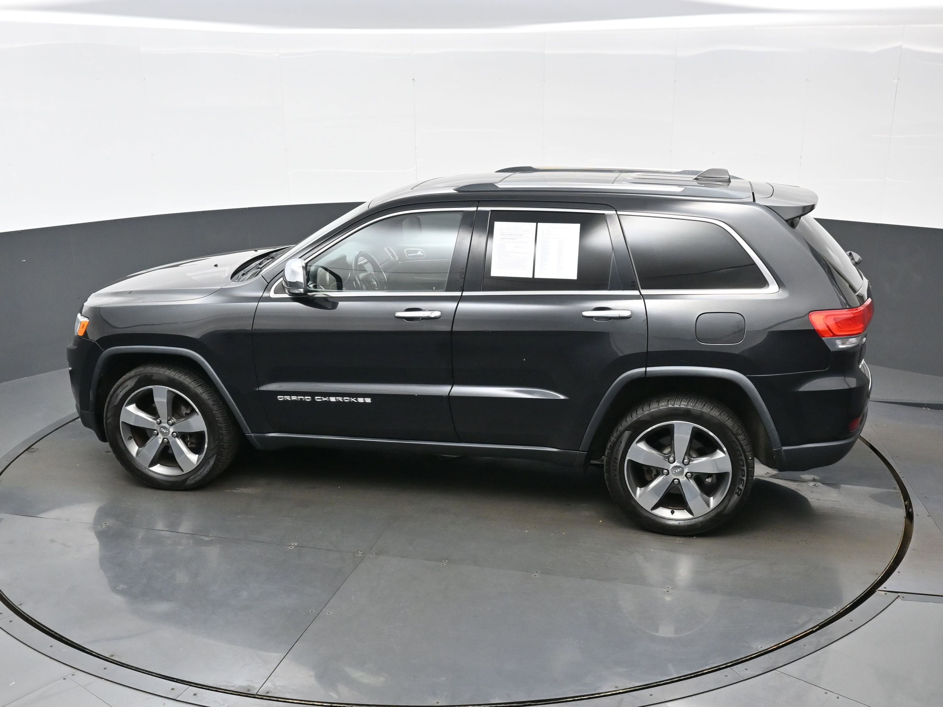 Used 2014 Jeep Grand Cherokee Limited w/ Luxury Group II AWD/4WD image 35