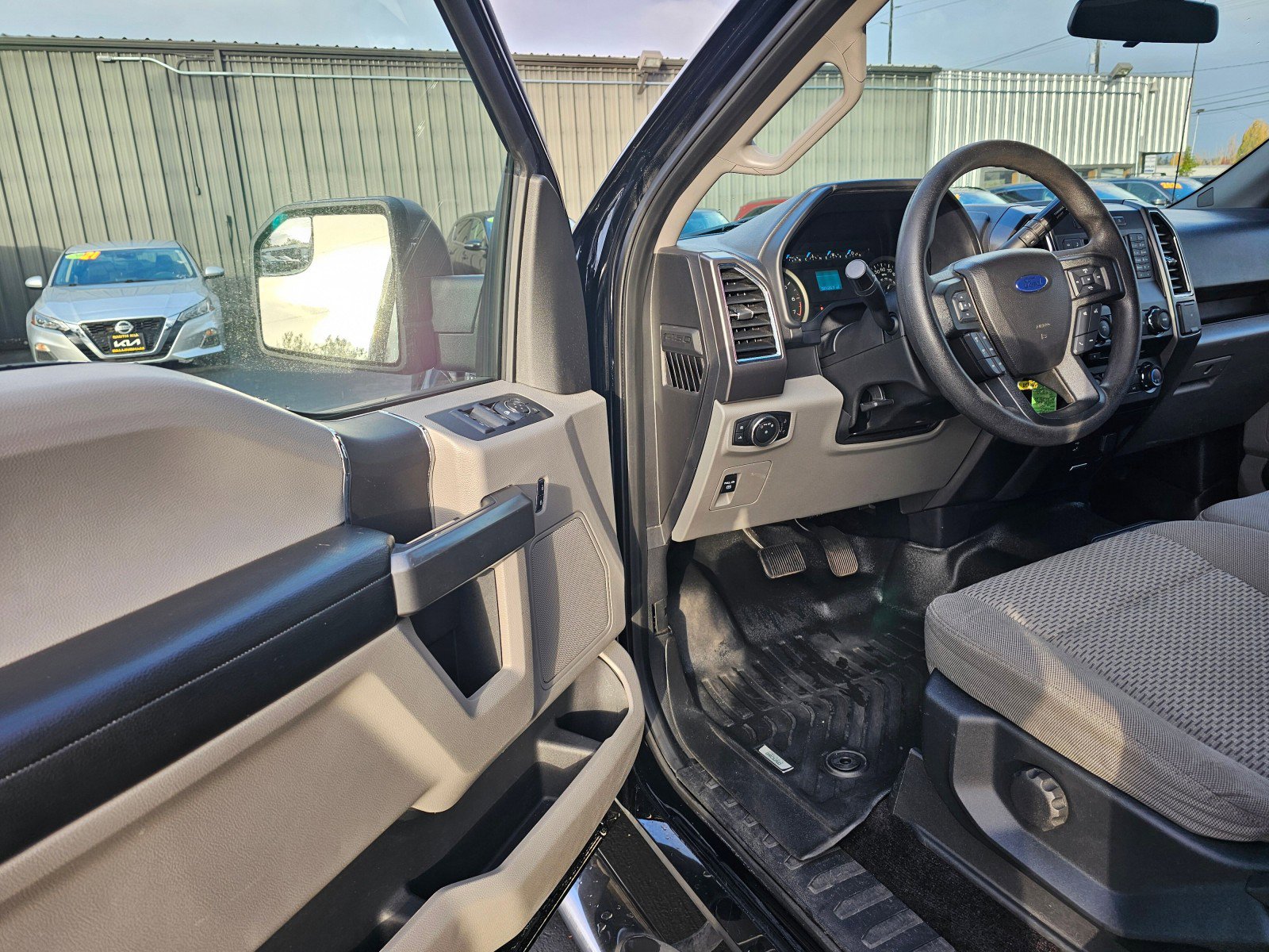 Used 2016 Ford F150 XLT image 28