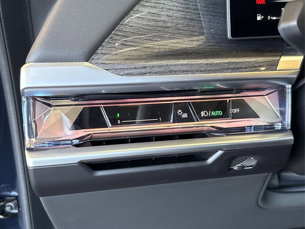 New 2026 BMW 740i w/ Premium Package image 24