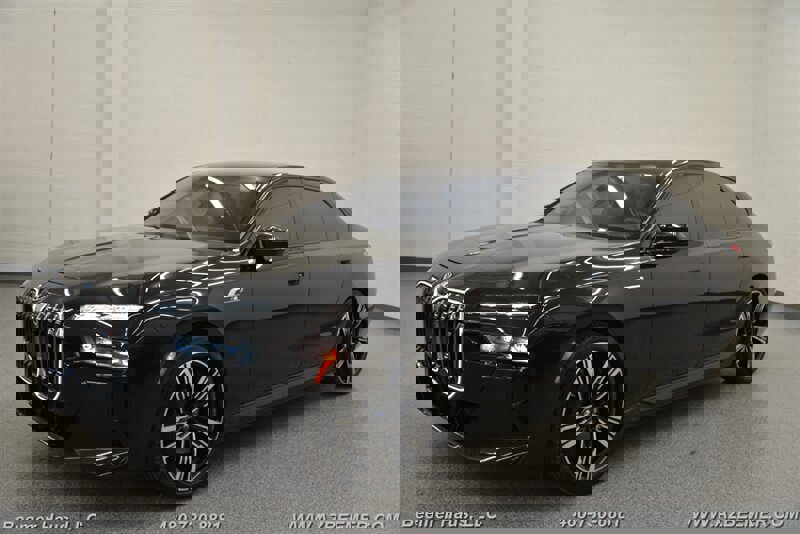 Used 2024 BMW i7 M70 w/ Executive Package image 3