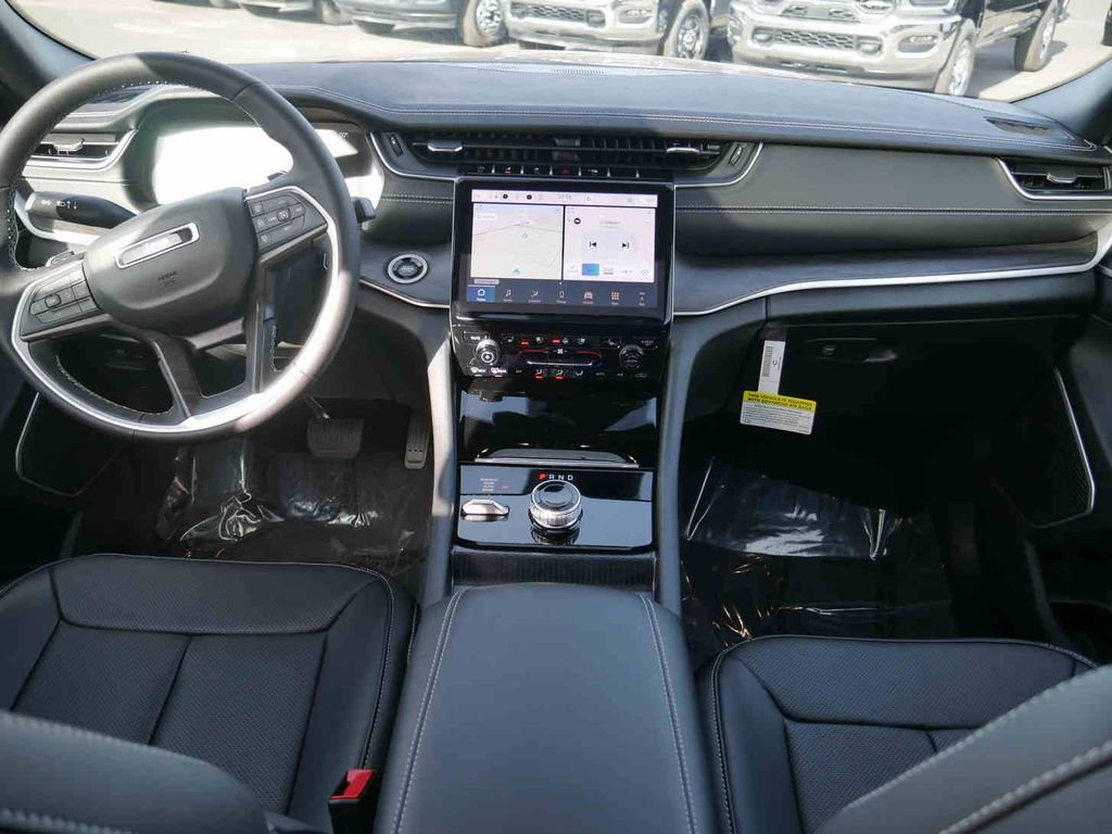 New 2025 Jeep Grand Cherokee Limited w/ Luxury Tech Group II image 4