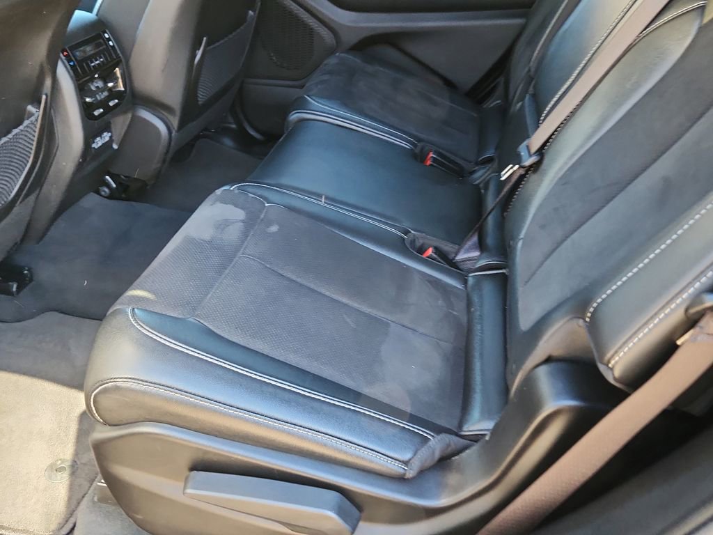 Used 2024 Jeep Grand Cherokee L Laredo image 11