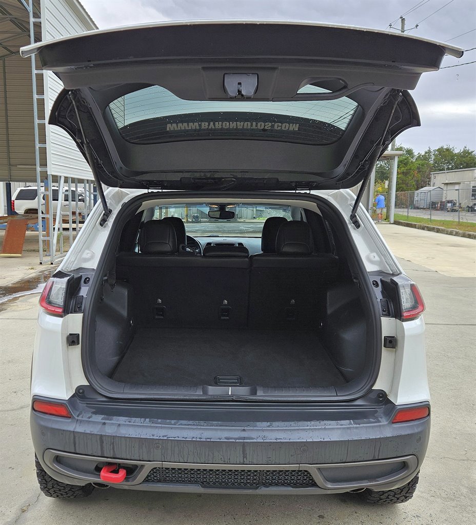 Used 2019 Jeep Cherokee Trailhawk AWD/4WD image 10