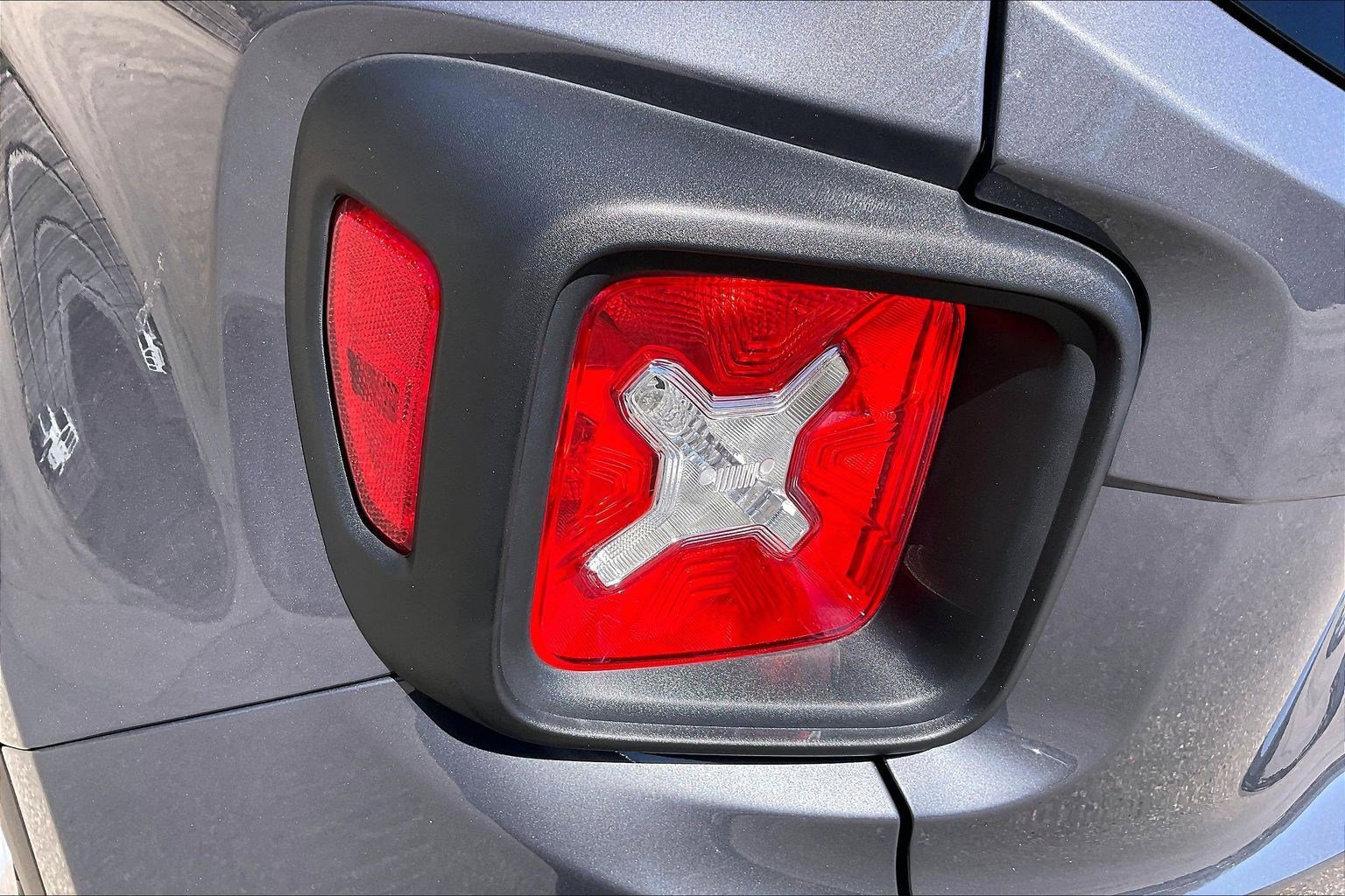 Used 2023 Jeep Renegade Latitude w/ Premium Group AWD/4WD image 27