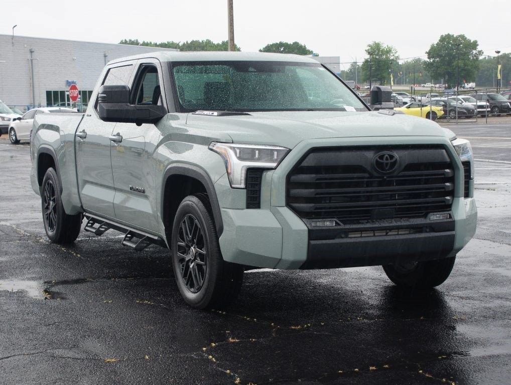 Used 2024 Toyota Tundra Limited AWD/4WD image 25