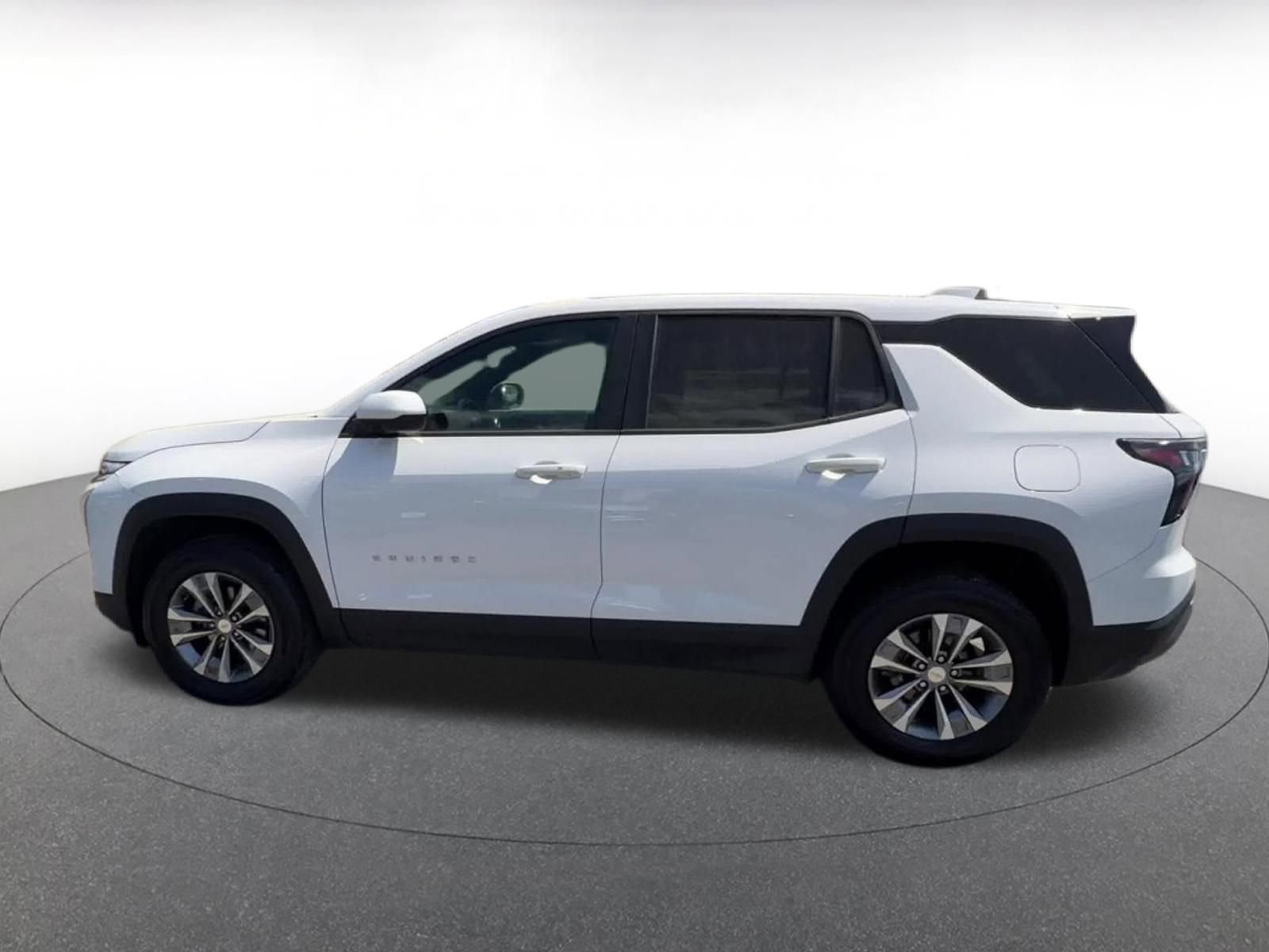 Used 2025 Chevrolet Equinox LT FWD image 9