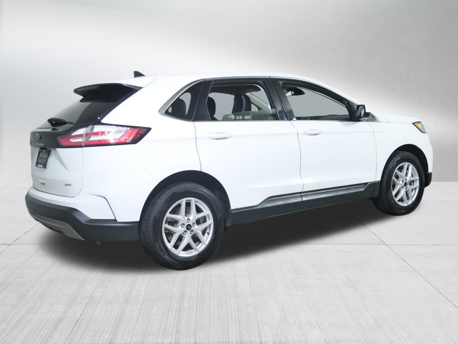 Used 2024 Ford Edge SEL image 7
