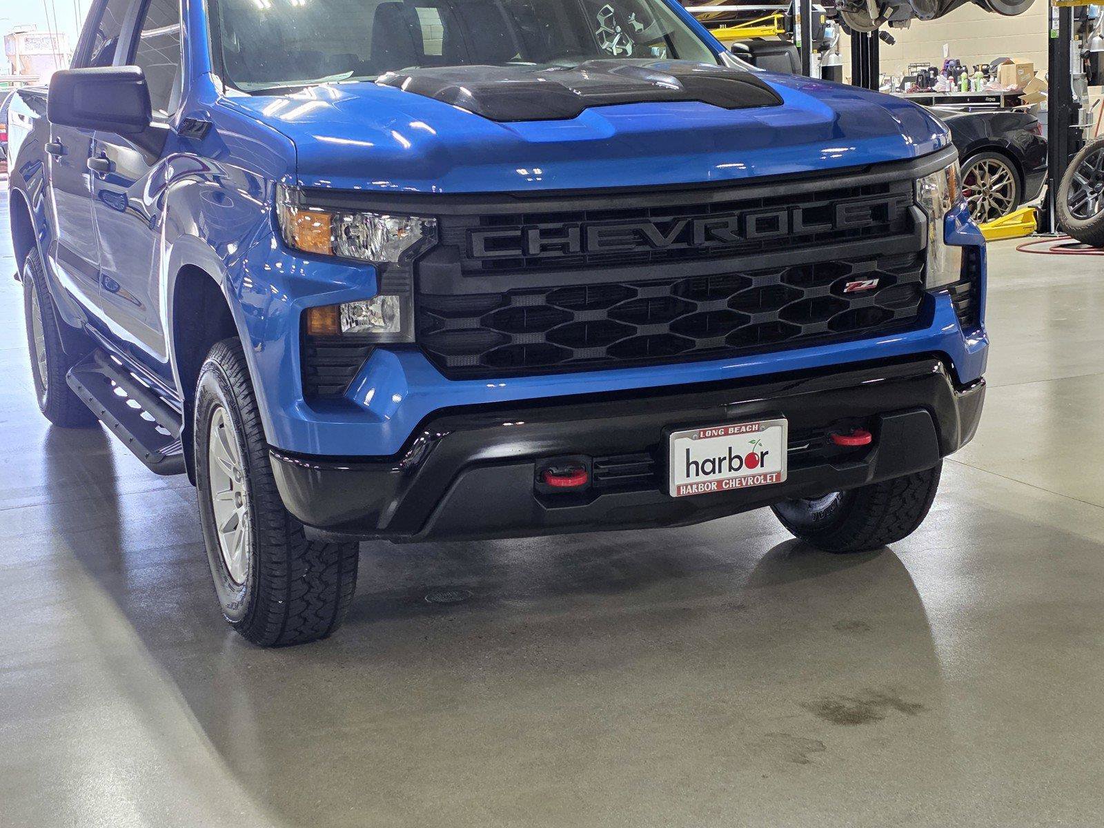 Used 2024 Chevrolet Silverado 1500 Custom Trail Boss w/ LPO, Dark Essentials Package AWD/4WD image 8