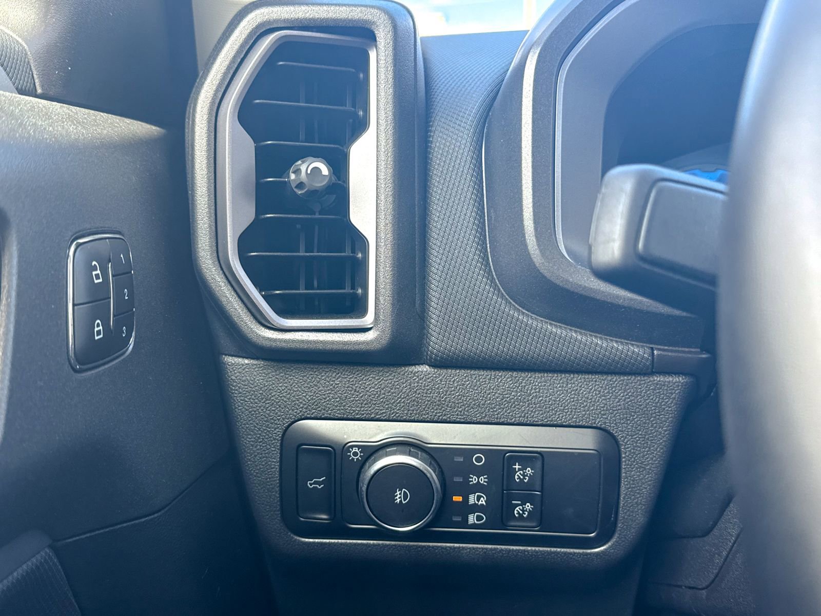 Used 2025 Ford Bronco Sport Badlands image 42