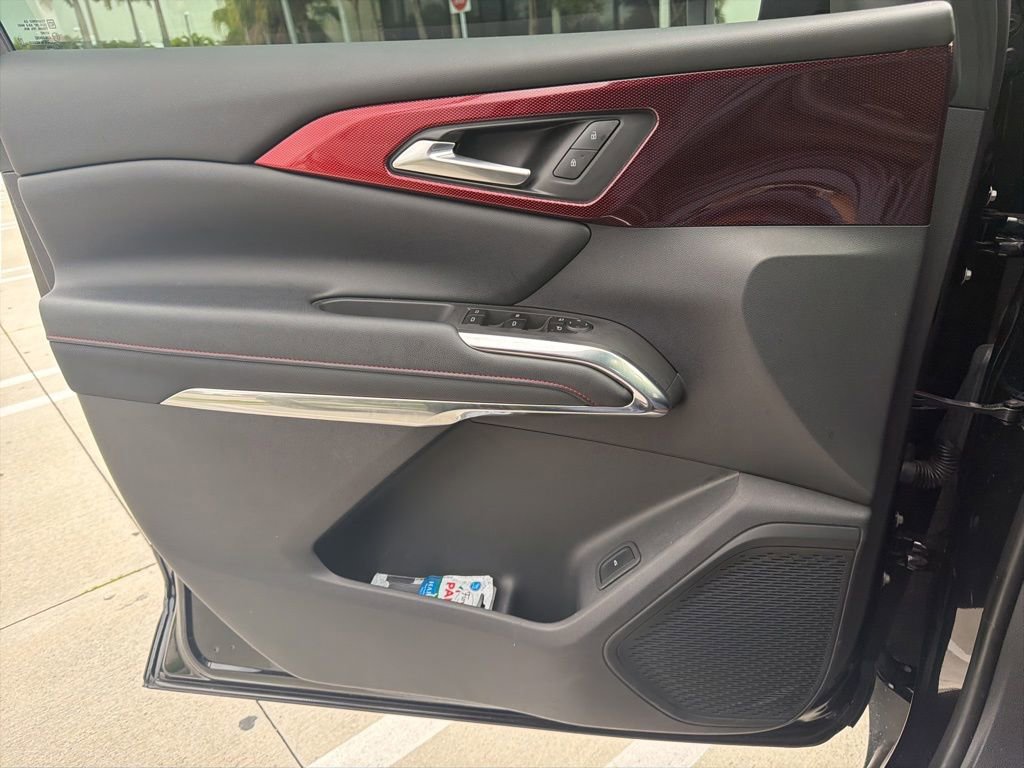 Used 2025 Chevrolet Traverse Z71 AWD/4WD image 4