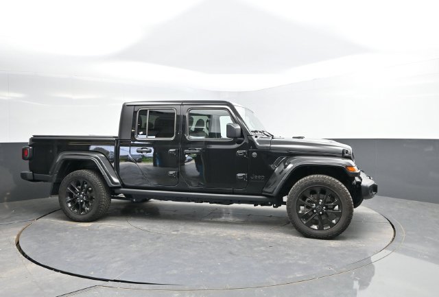 Used 2025 Jeep Gladiator Sport AWD/4WD image 4