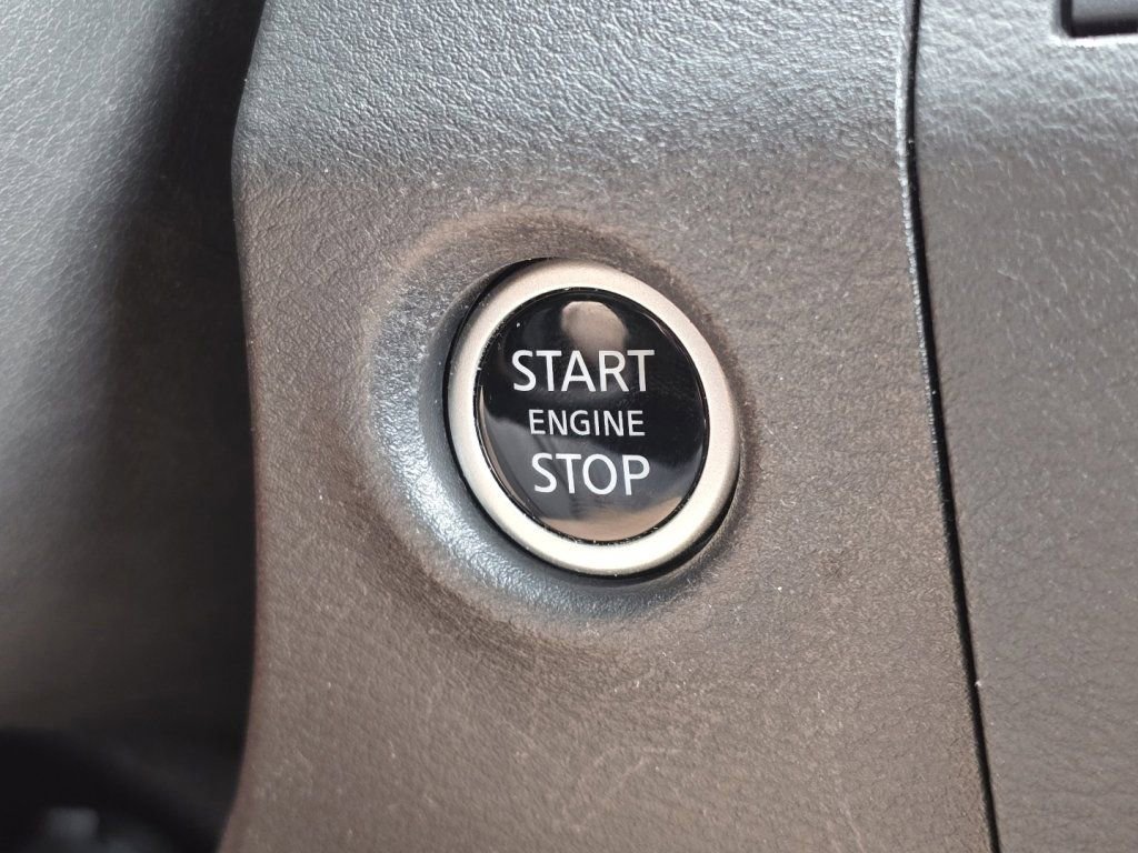 Used 2025 Nissan Frontier PRO-4X image 26