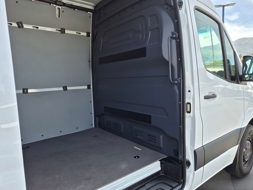 Used 2025 Mercedes-Benz Sprinter 2500 image 13