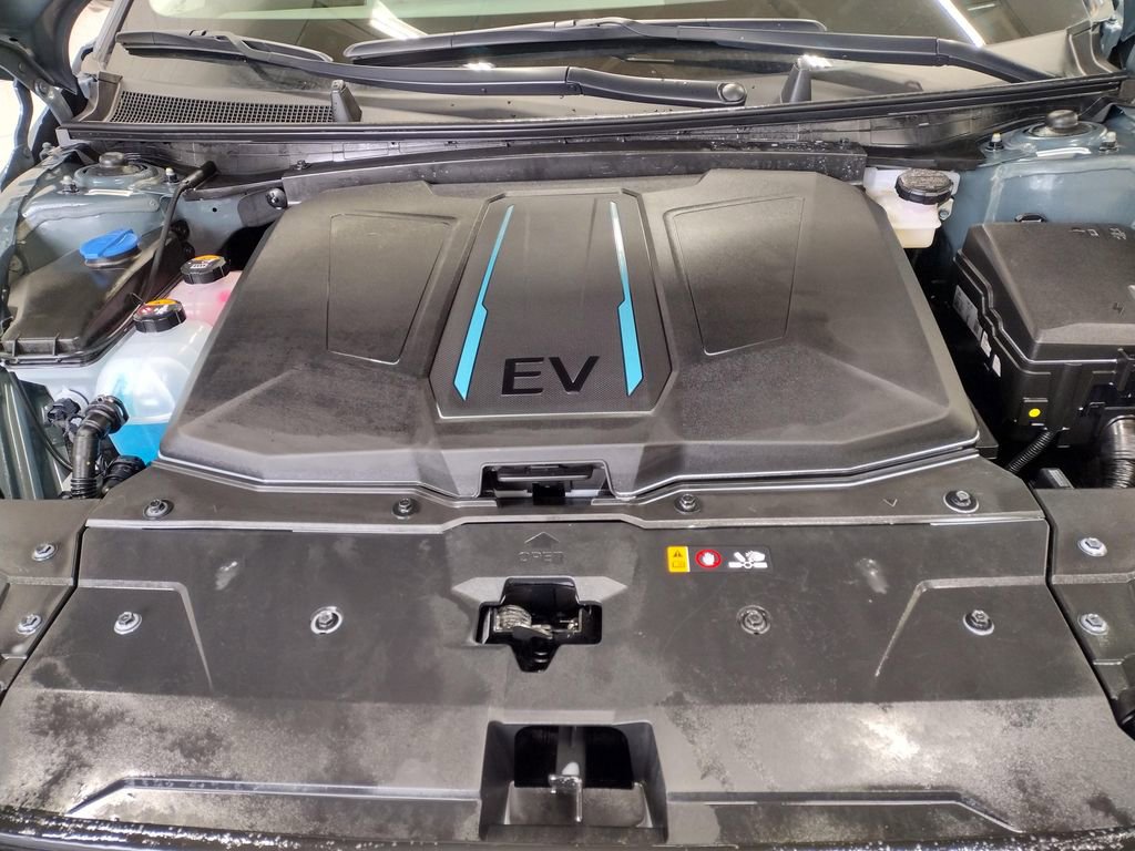 Certified 2023 Hyundai Ioniq 5 Limited w/ Cargo Package image 9