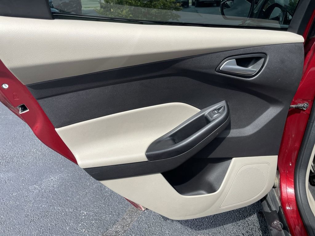 Used 2013 Ford Focus SE FWD image 20